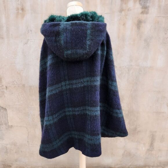 RARE bloggers favorite plaid cape with a faux fur lined hood - Picture 11 of 15